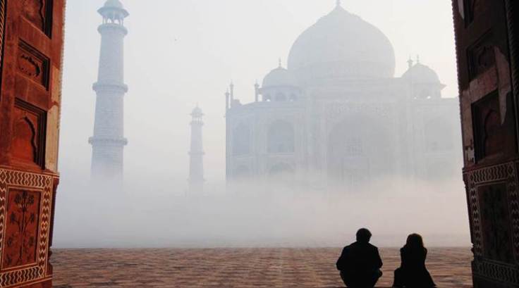 couple-love-taj-mahal-759